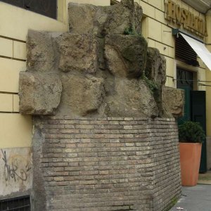 Servianische Stadtmauer via Carlo Alberto