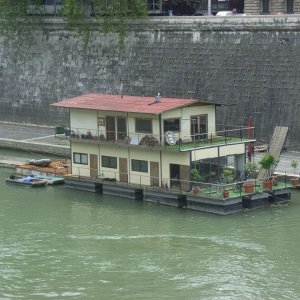 Hausboot auf dem Tiber