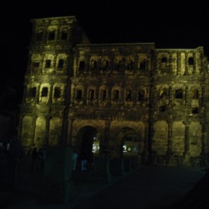 Porta Nigra nachts